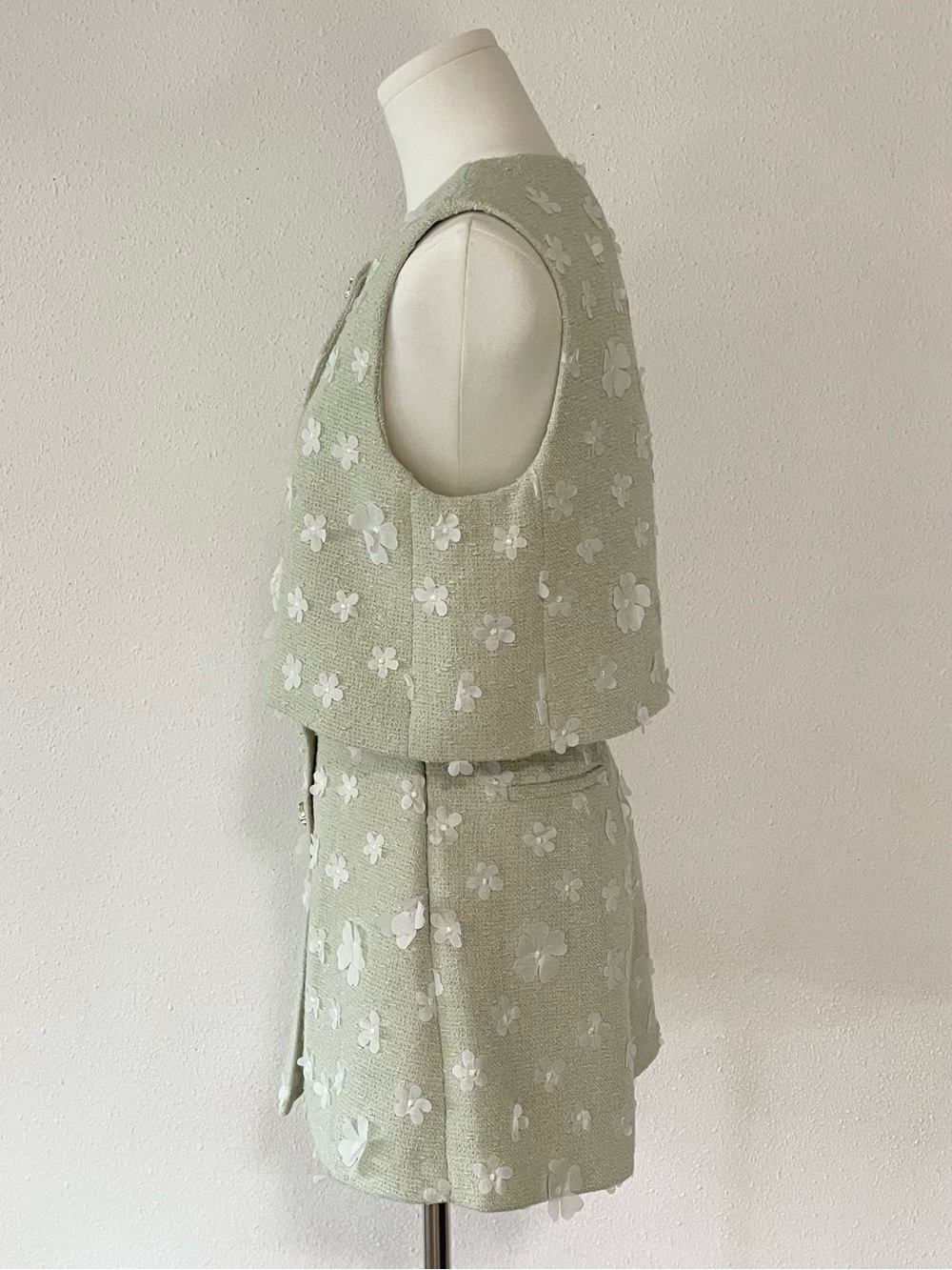 ASTR The Label Janell Floral Appliqué Skort and Vest Set - Picture 5 of 16